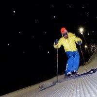Solo skier on Cermis - Look at the style of this skier under the stars of Cermis
