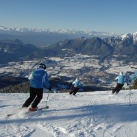 Maestri di sci in azione sul Cermis - La discesa dei maestri della scuola di sci del Cermis