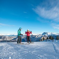 Pause von zwei Skifahrern auf den Cermis-Pisten - Pause auf den Cermis-Pisten mit Blick
