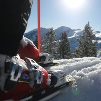 Sci con panorama sul Cermis - La sosta di uno sciatore sul Cermis